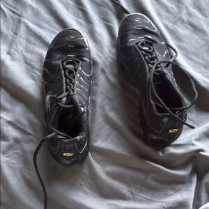 Nike Black Athletic Shoes High-Performance Design